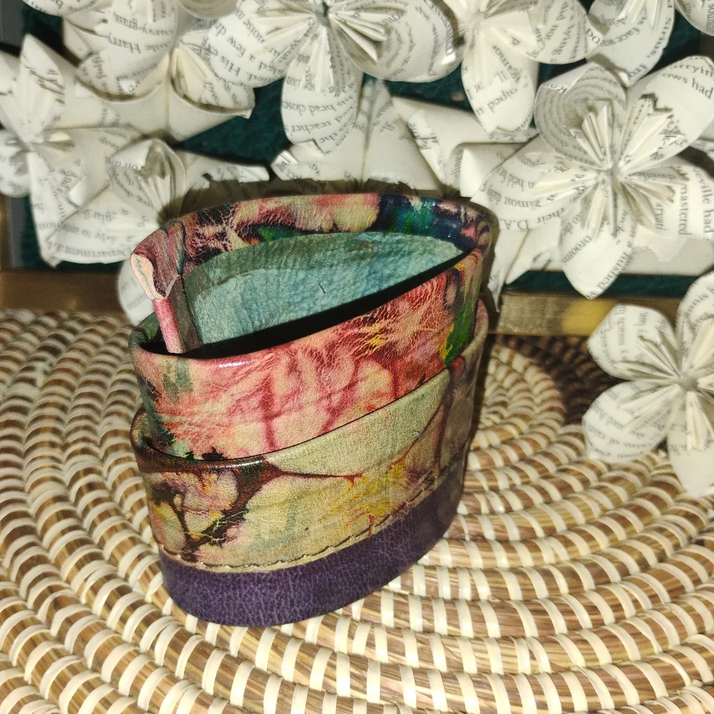 Colorful Abstract Print Leather Cuff Bracelet Purple Multicolor NEW - Picture 10 of 13